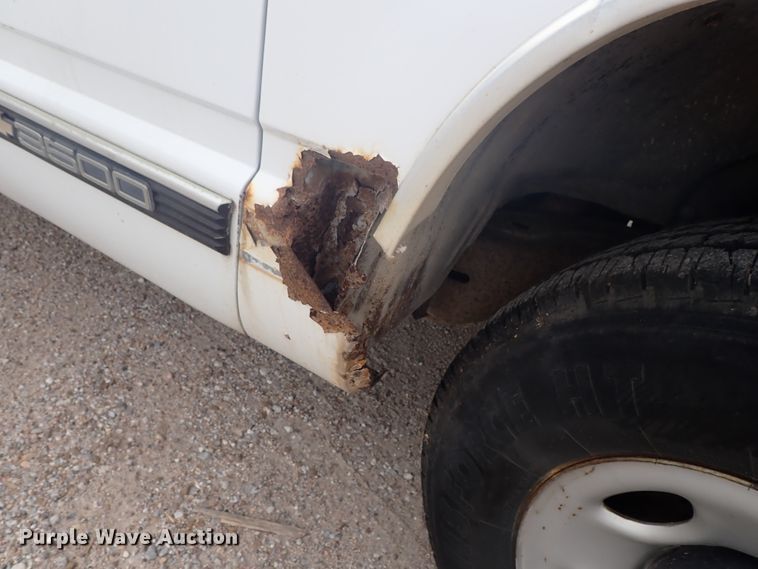 image for item DE5569 1996 Chevrolet C3500 Crew Cab pickup truck