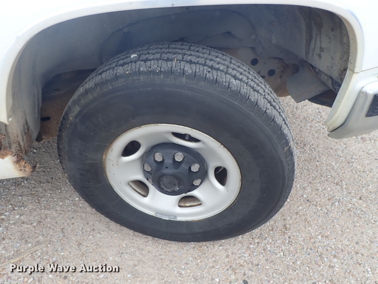 image for item DE5569 1996 Chevrolet C3500 Crew Cab pickup truck