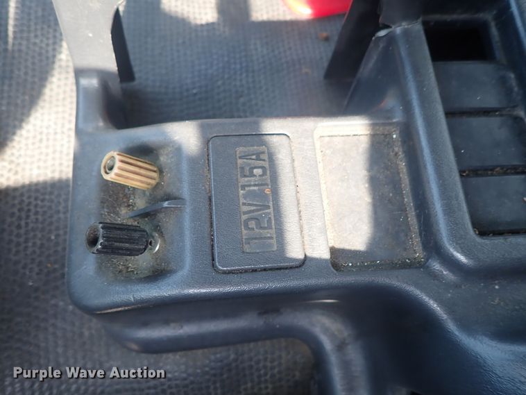 image for item DE5572 1999 GMC T6500 box truck