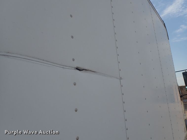 image for item DE5572 1999 GMC T6500 box truck