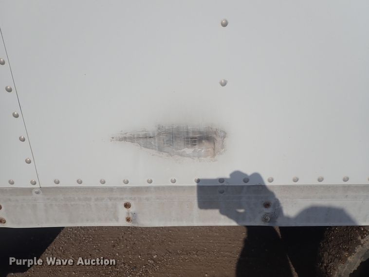 image for item DE5572 1999 GMC T6500 box truck