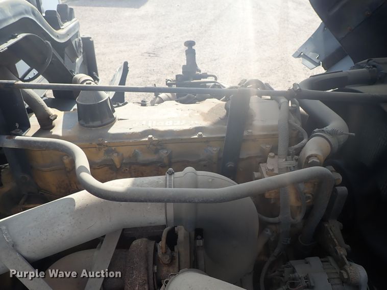 image for item DE5572 1999 GMC T6500 box truck