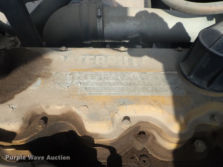 image for item DE5572 1999 GMC T6500 box truck