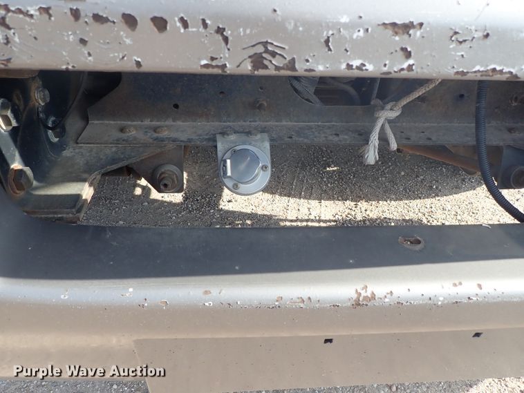 image for item DE5572 1999 GMC T6500 box truck