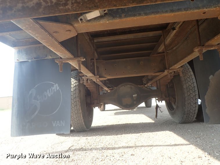 image for item DE5572 1999 GMC T6500 box truck