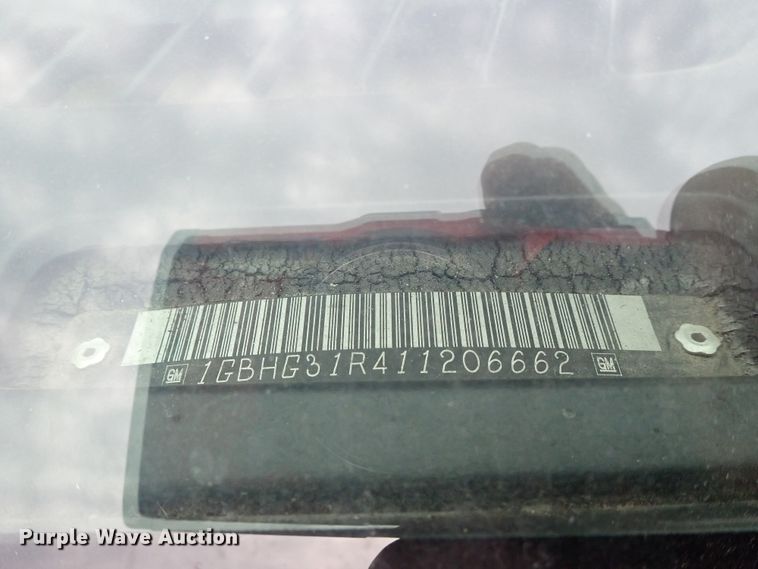 image for item DE5573 2001 Chevrolet Express 3500 box truck