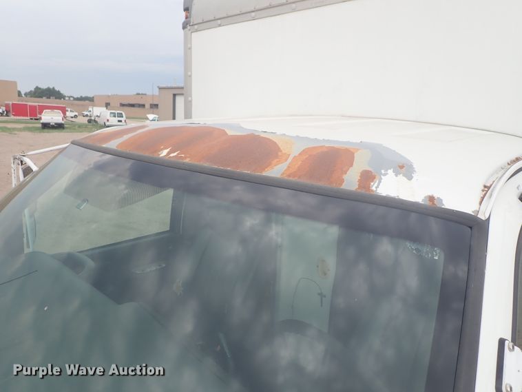 image for item DE5573 2001 Chevrolet Express 3500 box truck