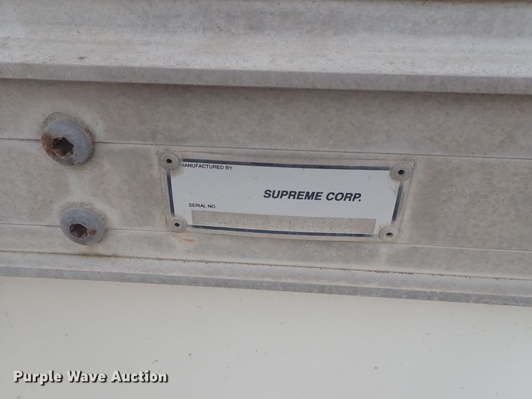 image for item DE5573 2001 Chevrolet Express 3500 box truck