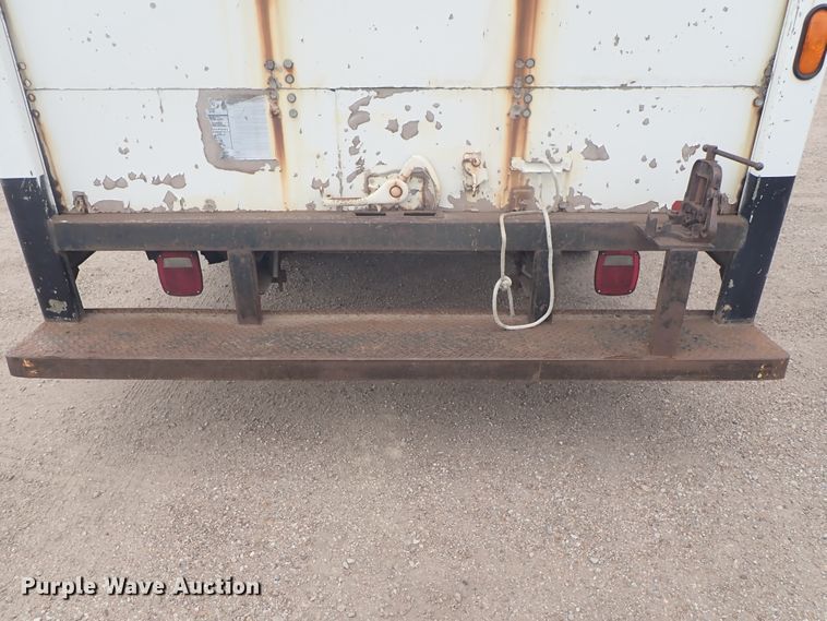 image for item DE5573 2001 Chevrolet Express 3500 box truck