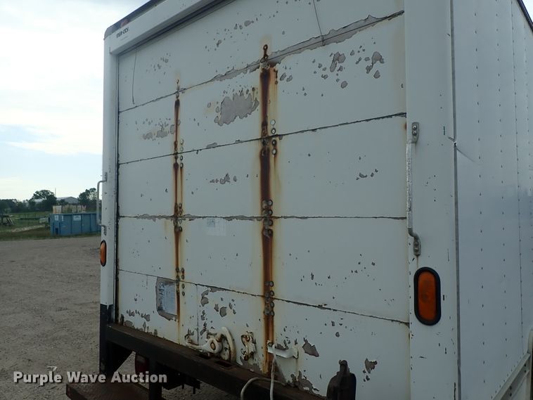 image for item DE5573 2001 Chevrolet Express 3500 box truck