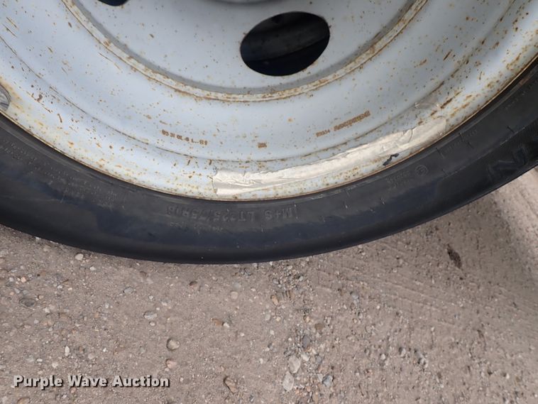 image for item DE5573 2001 Chevrolet Express 3500 box truck