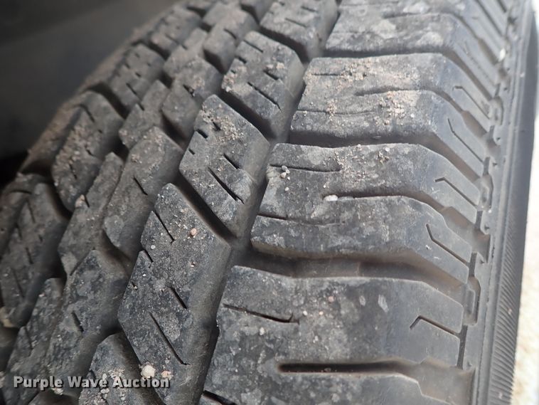 image for item DE5573 2001 Chevrolet Express 3500 box truck