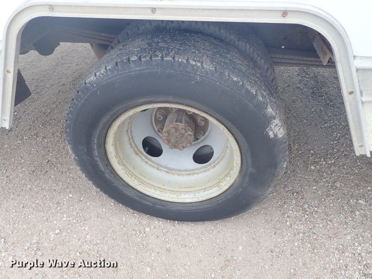 image for item DE5573 2001 Chevrolet Express 3500 box truck