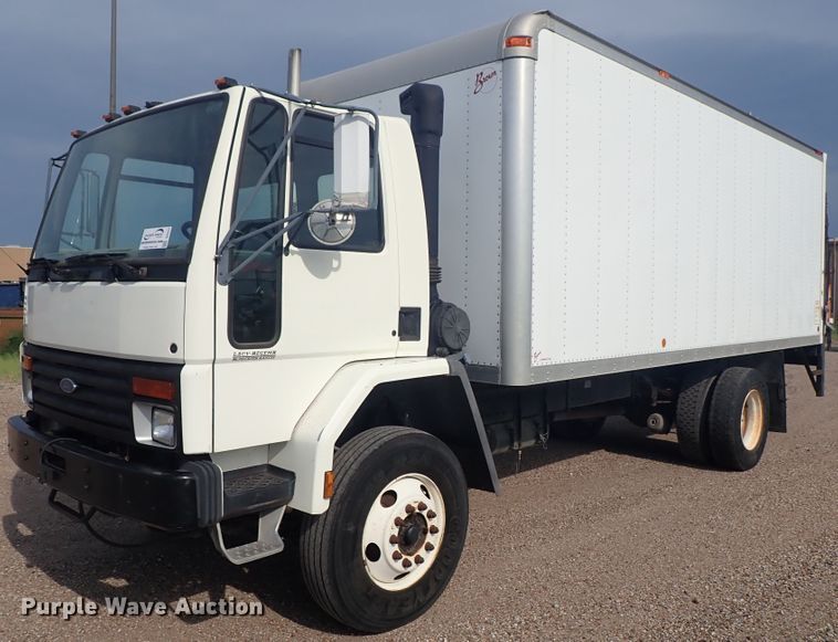 image for item DE5575 1994 Ford CF7000 box truck
