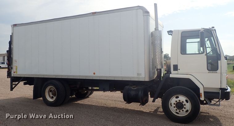 image for item DE5575 1994 Ford CF7000 box truck