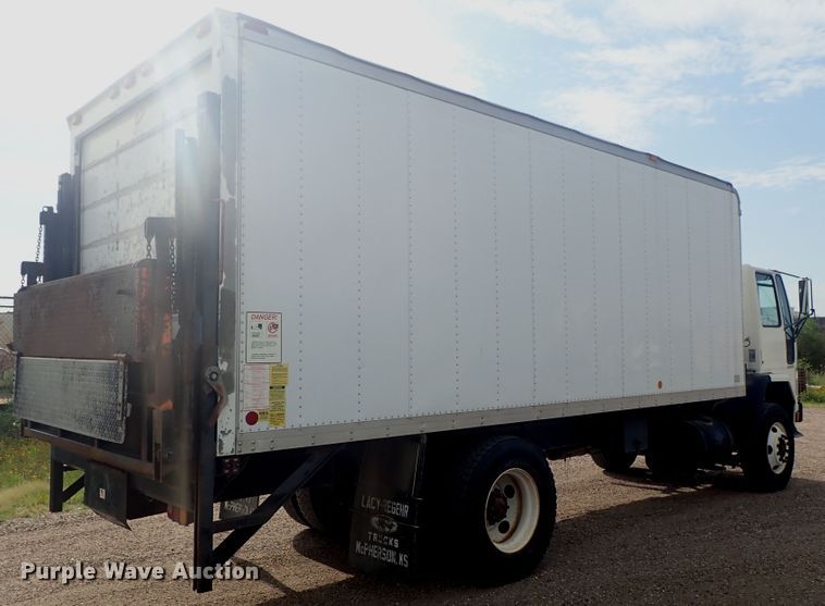 image for item DE5575 1994 Ford CF7000 box truck