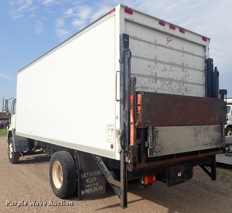 image for item DE5575 1994 Ford CF7000 box truck