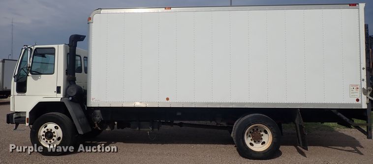 image for item DE5575 1994 Ford CF7000 box truck