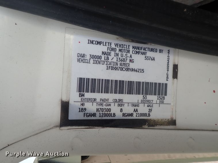 image for item DE5575 1994 Ford CF7000 box truck