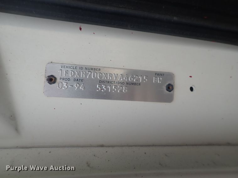 image for item DE5575 1994 Ford CF7000 box truck