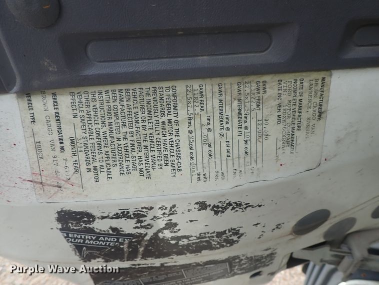 image for item DE5575 1994 Ford CF7000 box truck