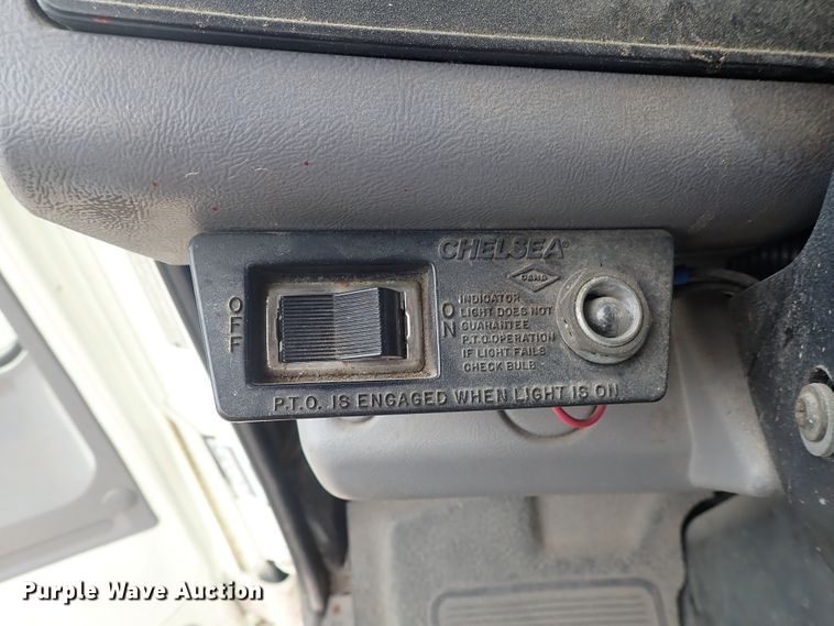 image for item DE5575 1994 Ford CF7000 box truck