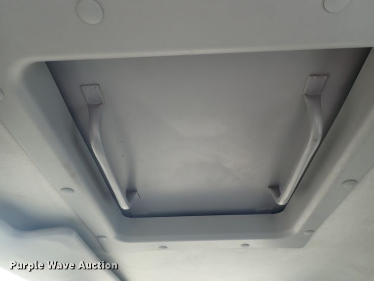 image for item DE5575 1994 Ford CF7000 box truck