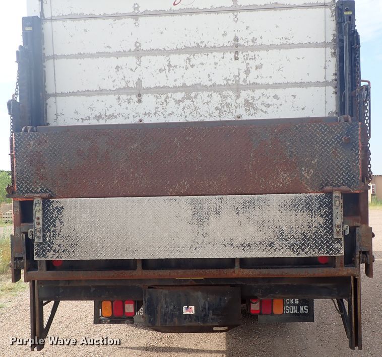 image for item DE5575 1994 Ford CF7000 box truck