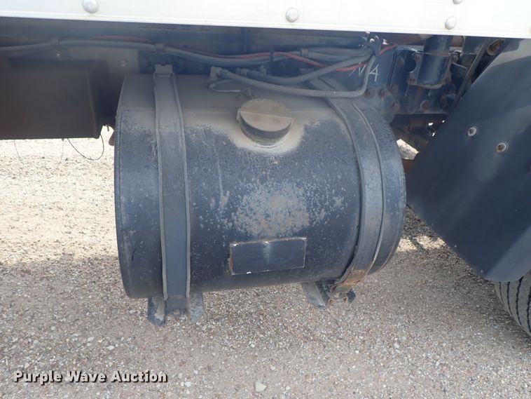 image for item DE5575 1994 Ford CF7000 box truck