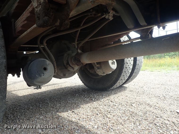 image for item DE5575 1994 Ford CF7000 box truck