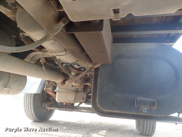 image for item DE5575 1994 Ford CF7000 box truck