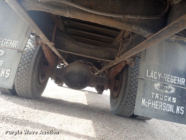 image for item DE5575 1994 Ford CF7000 box truck