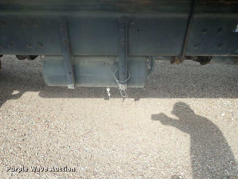 image for item DE5575 1994 Ford CF7000 box truck