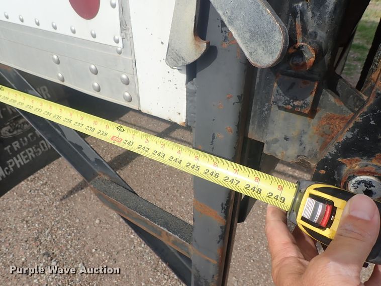 image for item DE5575 1994 Ford CF7000 box truck