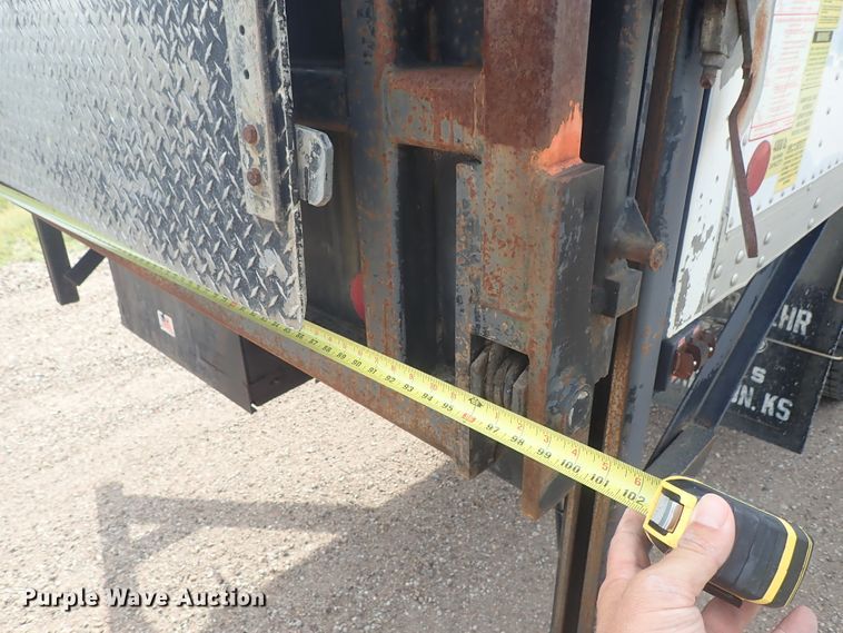 image for item DE5575 1994 Ford CF7000 box truck