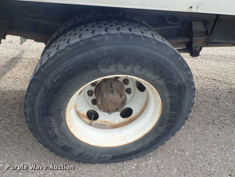 image for item DE5575 1994 Ford CF7000 box truck