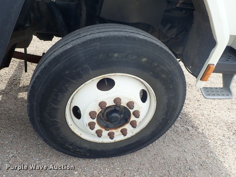 image for item DE5575 1994 Ford CF7000 box truck