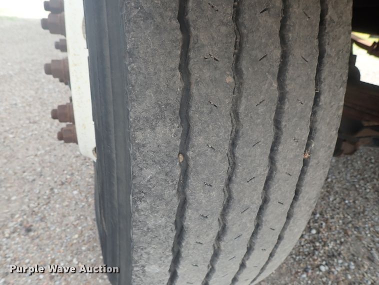 image for item DE5575 1994 Ford CF7000 box truck