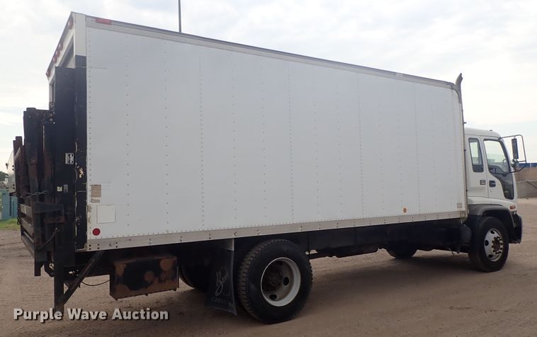 image for item DE5576 1999 GMC T6500 box truck