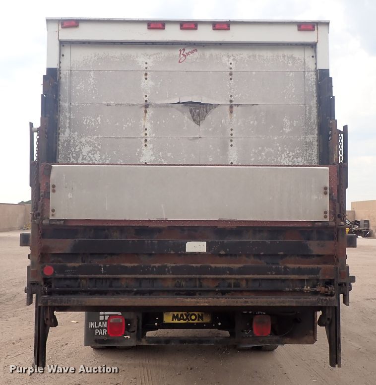 image for item DE5576 1999 GMC T6500 box truck