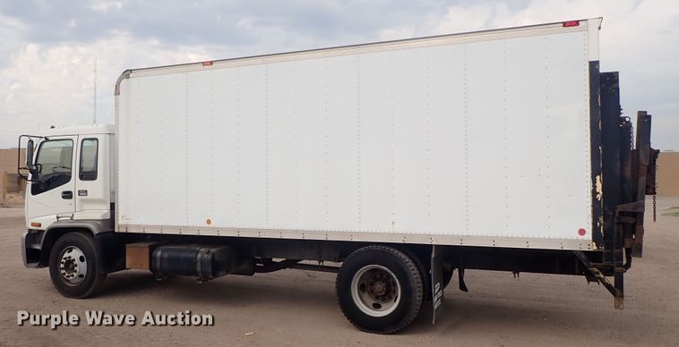 image for item DE5576 1999 GMC T6500 box truck