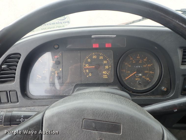 image for item DE5576 1999 GMC T6500 box truck