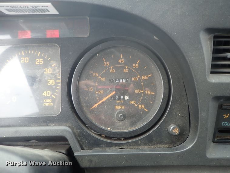 image for item DE5576 1999 GMC T6500 box truck