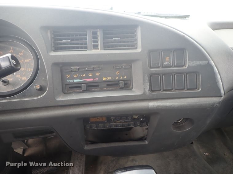 image for item DE5576 1999 GMC T6500 box truck