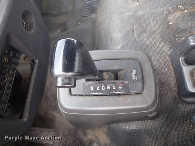 image for item DE5576 1999 GMC T6500 box truck