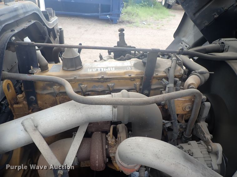 image for item DE5576 1999 GMC T6500 box truck