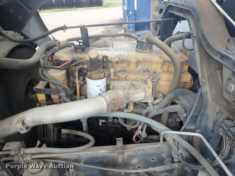 image for item DE5576 1999 GMC T6500 box truck