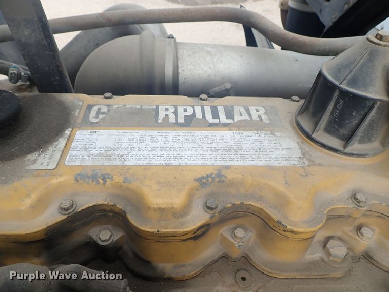 image for item DE5576 1999 GMC T6500 box truck