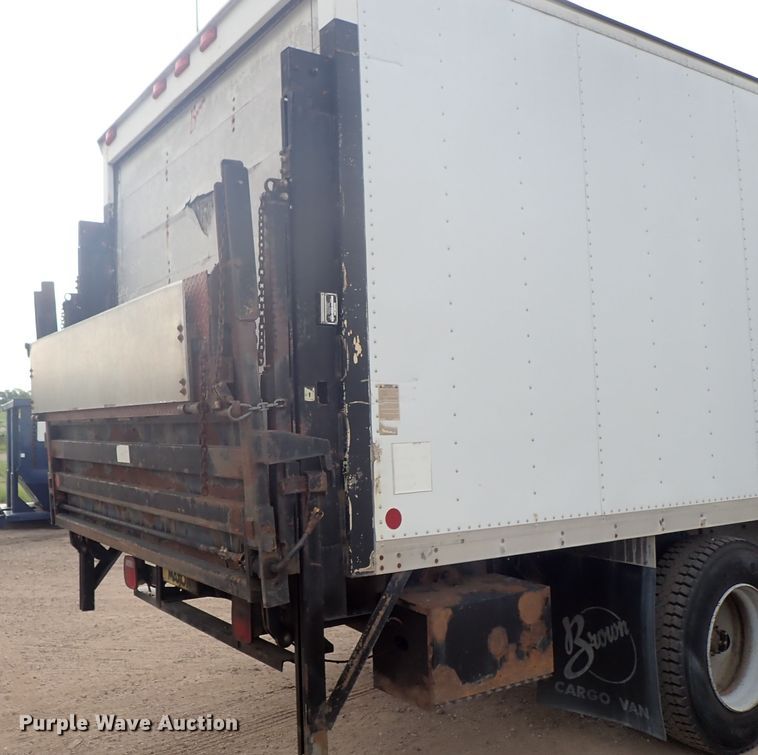 image for item DE5576 1999 GMC T6500 box truck