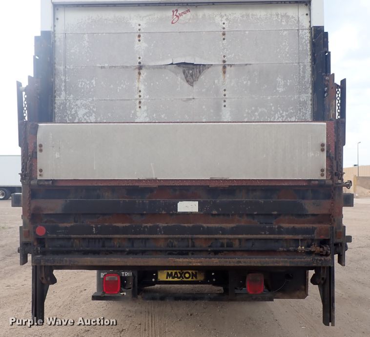 image for item DE5576 1999 GMC T6500 box truck